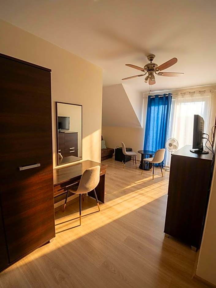 Sztutowo Lazurowy Dwór - Apartamenty oraz Pokoje z Parkingiem