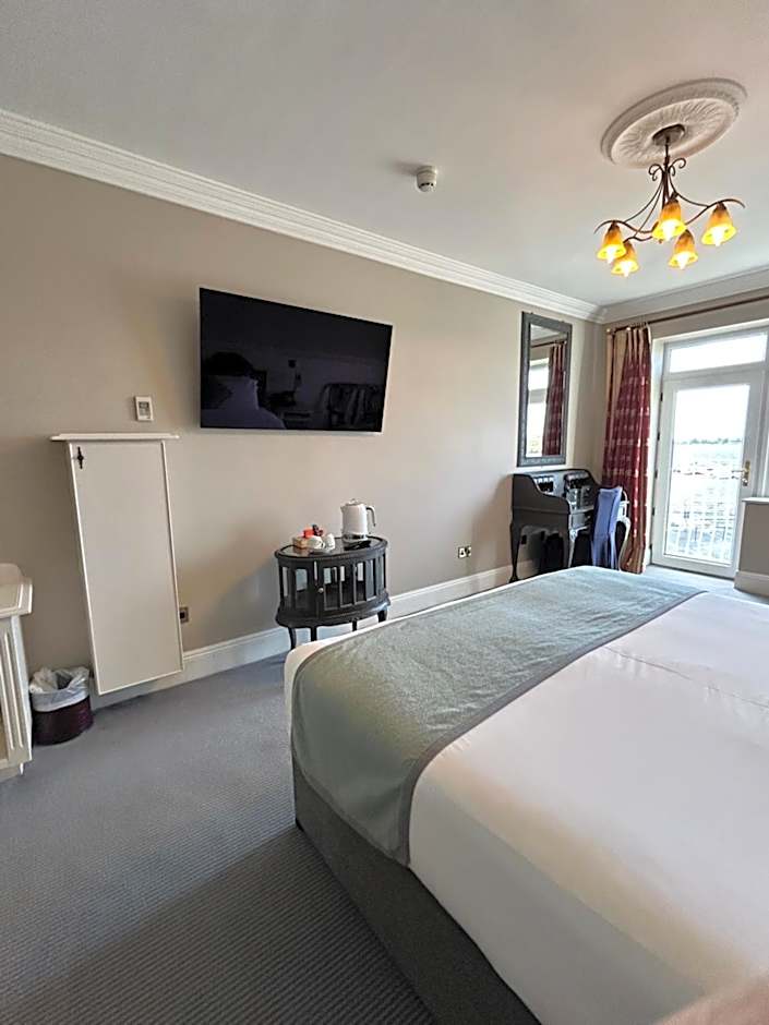 Lakeside Manor Hotel