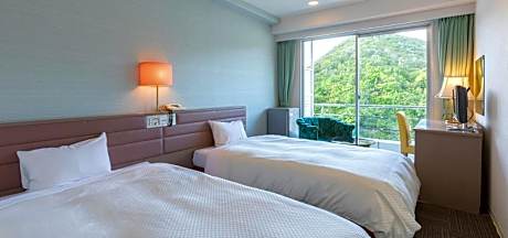 Twin Room with Mountain View