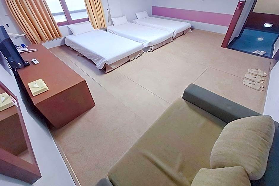 New Manhattan Tourist Hotel