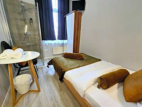 Single Room with Private External Bathroom