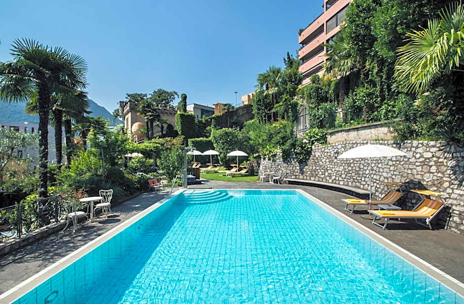 International au Lac Historic Lakeside Hotel