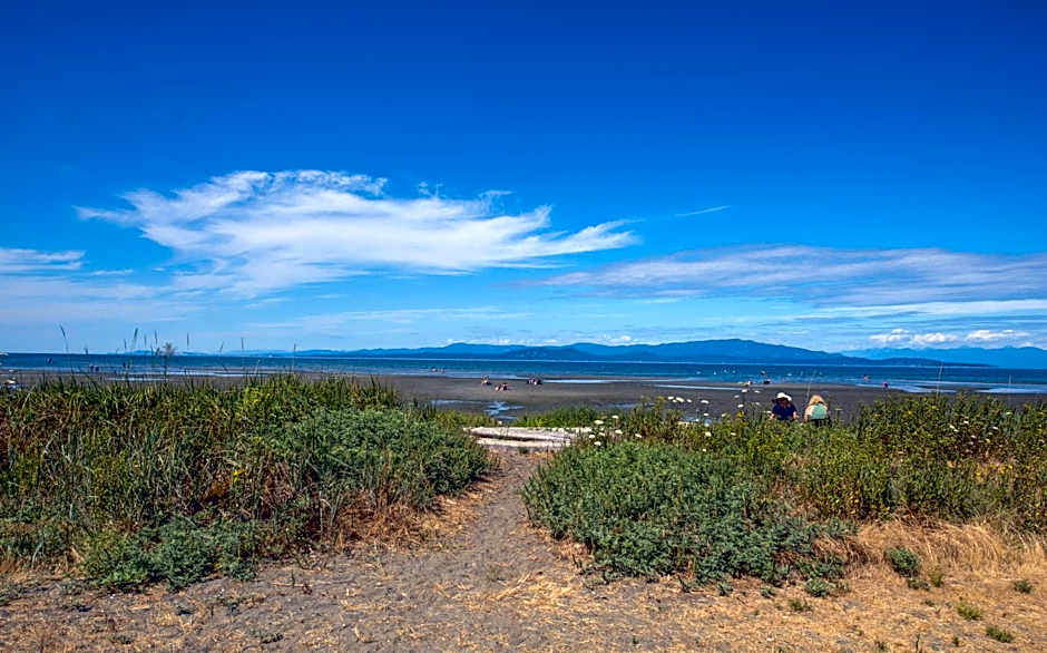 Sea Edge Beachside Hotel