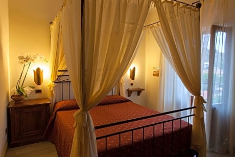 Double Room with Balcony and Sea View