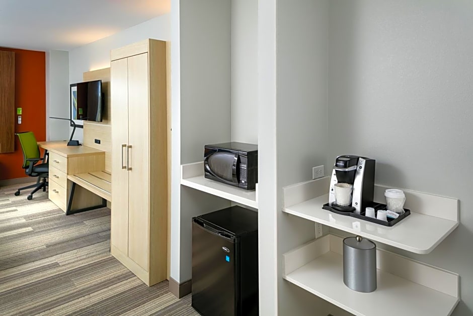 Holiday Inn Express & Suites - Bend South, an IHG Hotel
