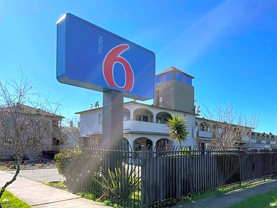 Motel 6 Richmond CA Civic Center