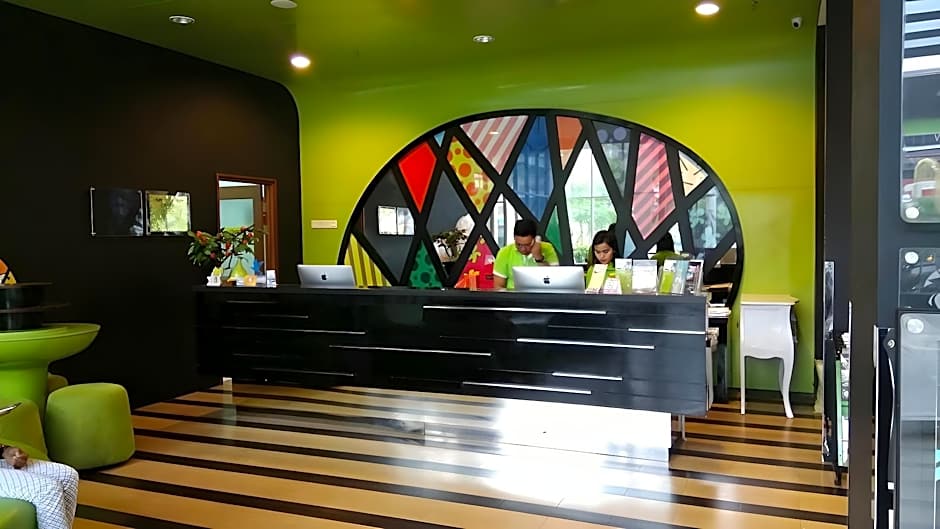 Maxonehotels At Tidar Surabaya