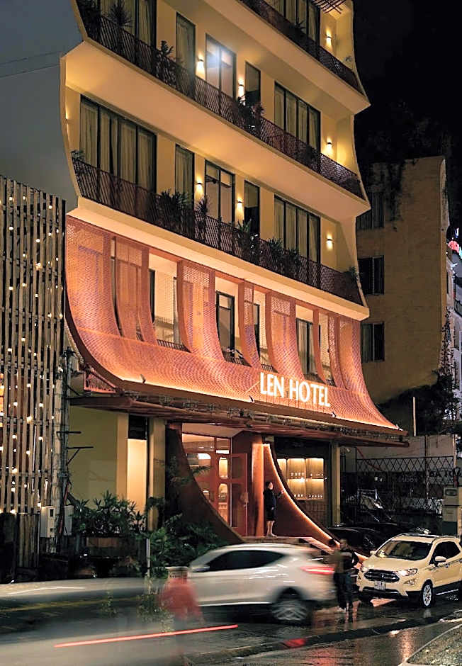 Len Hotel