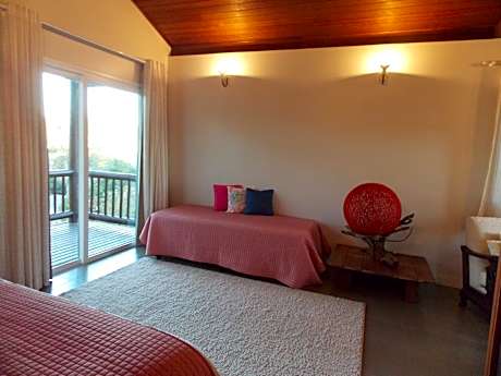 Deluxe Queen Suite
