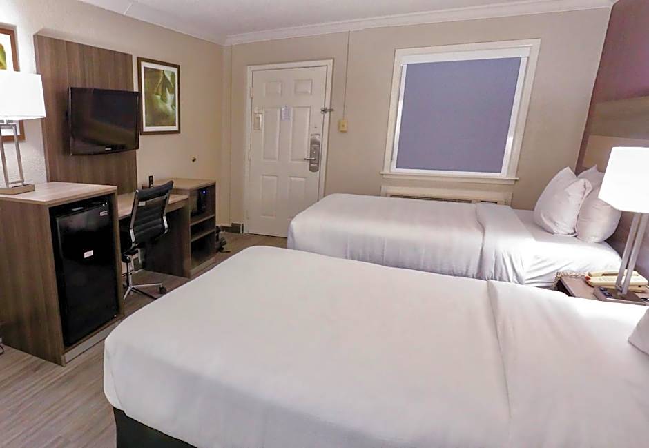 La Quinta Inn & Suites by Wyndham San Antonio Lackland