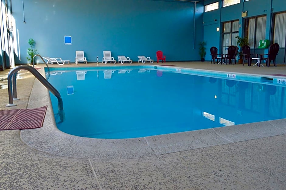 Mystic River Hotel & Suites