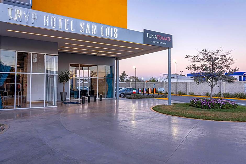 TRYP by Wyndham San Luis Potosi Hotel & Suites