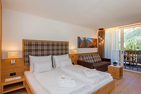Quadruple Room with Mountain View