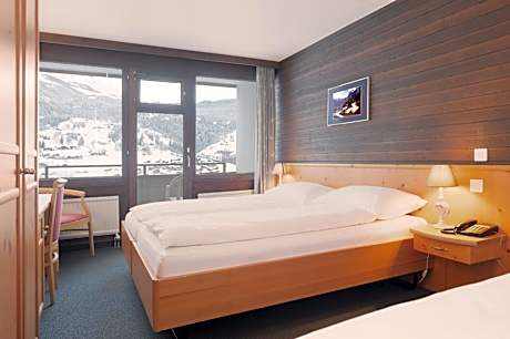 Triple Room with Balcony and Eiger View