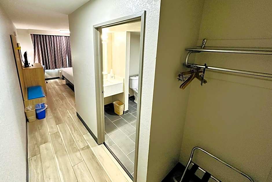 Days Inn by Wyndham Holland