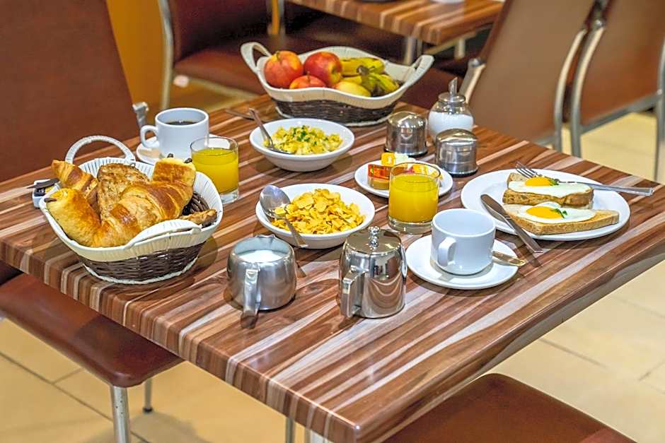 OYO Abbey Hotel, London Shepherd's Bush Market