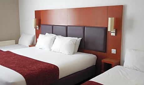 Family Room (2 Adults + 2 Children)