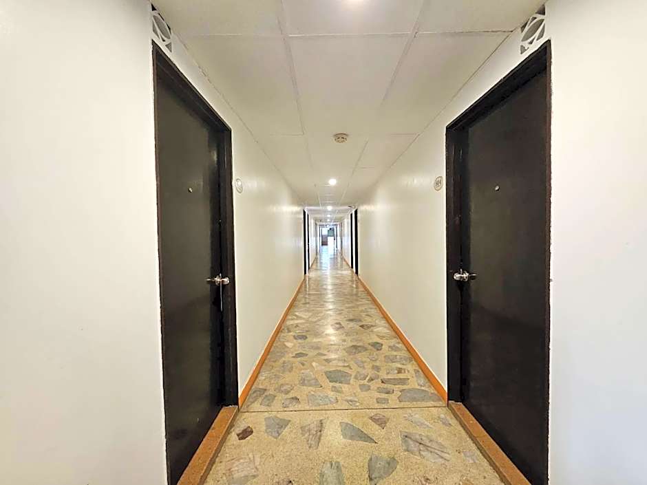 Crown Bts Nana Hotel