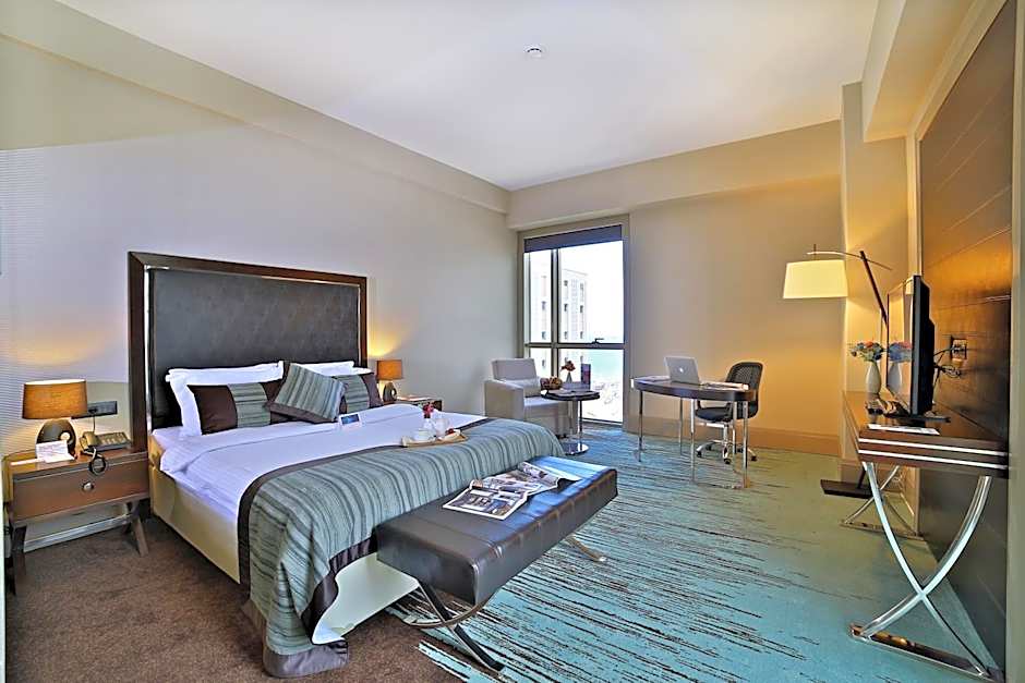 Foto 1 di 5 di 1 King Bed, Accessible