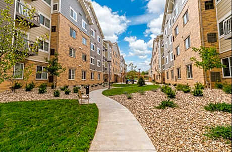 WaterWalk Extended Stay by Wyndham Kansas City - Overland Pk
