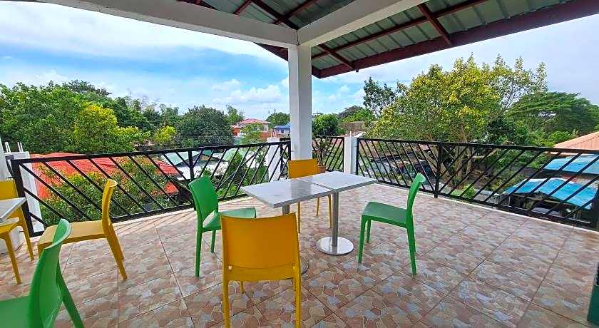 Traditional Filipino Home near 100 Islands Wharf