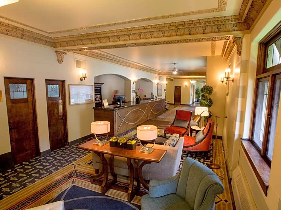 The Plaza Hotel - Milwaukee