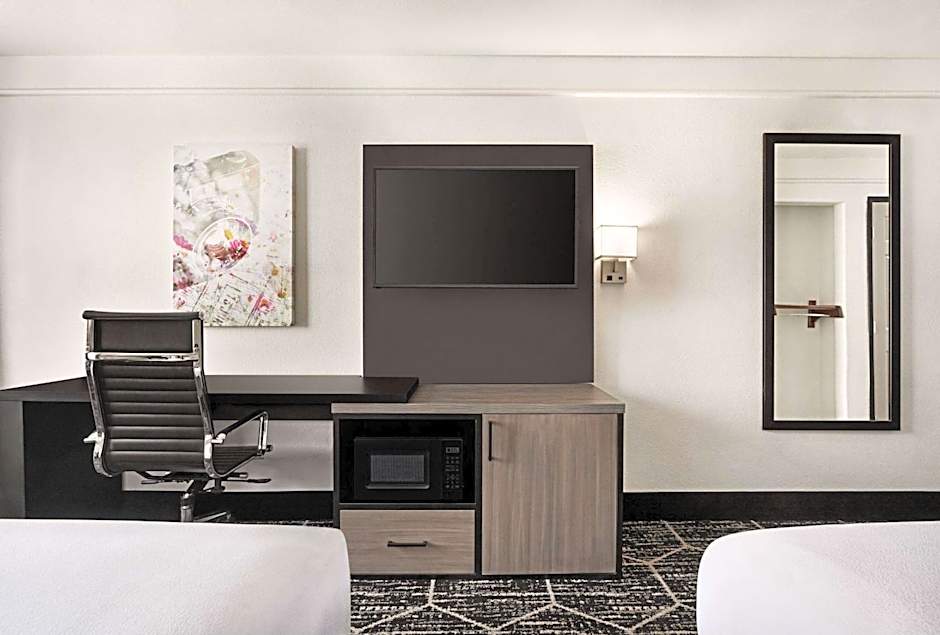 La Quinta Inn & Suites by Wyndham Hesperia Victorville