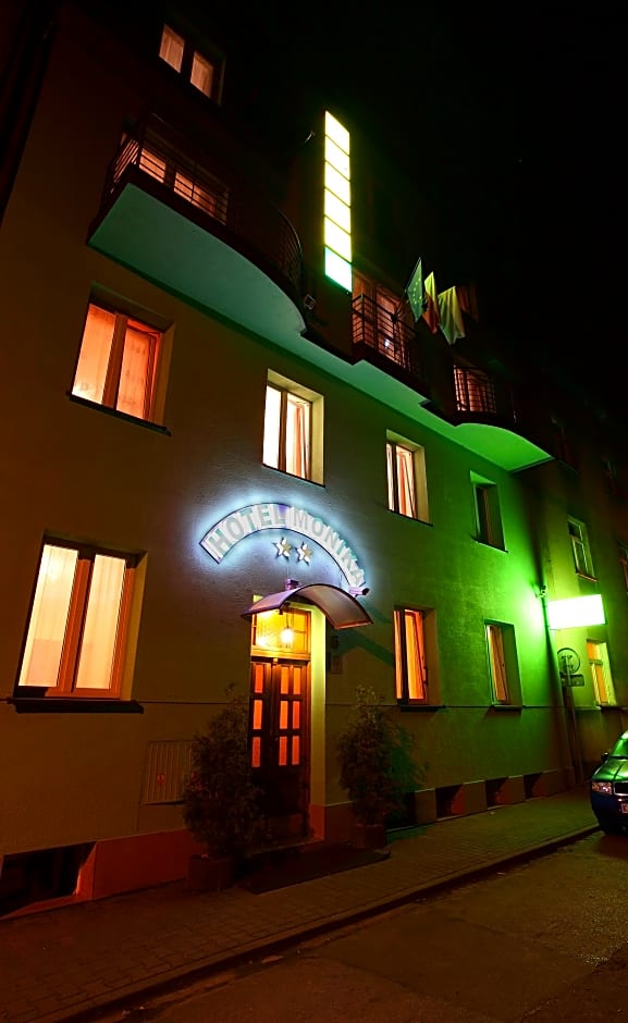Hotel Monika – Krakow, KY