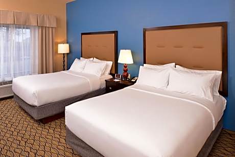 Standard Room with Two Queen Beds - Communications Accessible Tub