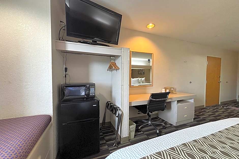 Photo 1 of 10 of 1 Queen Bed, Mobility Accessible