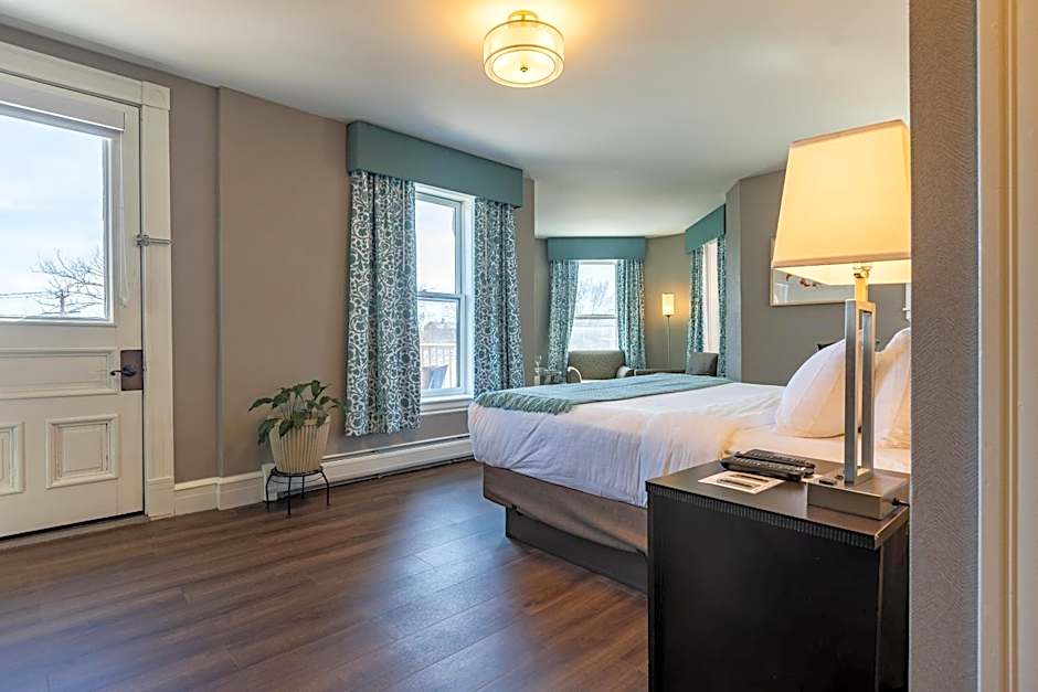 Photo 1 of 31 of Superior 1 King Bed