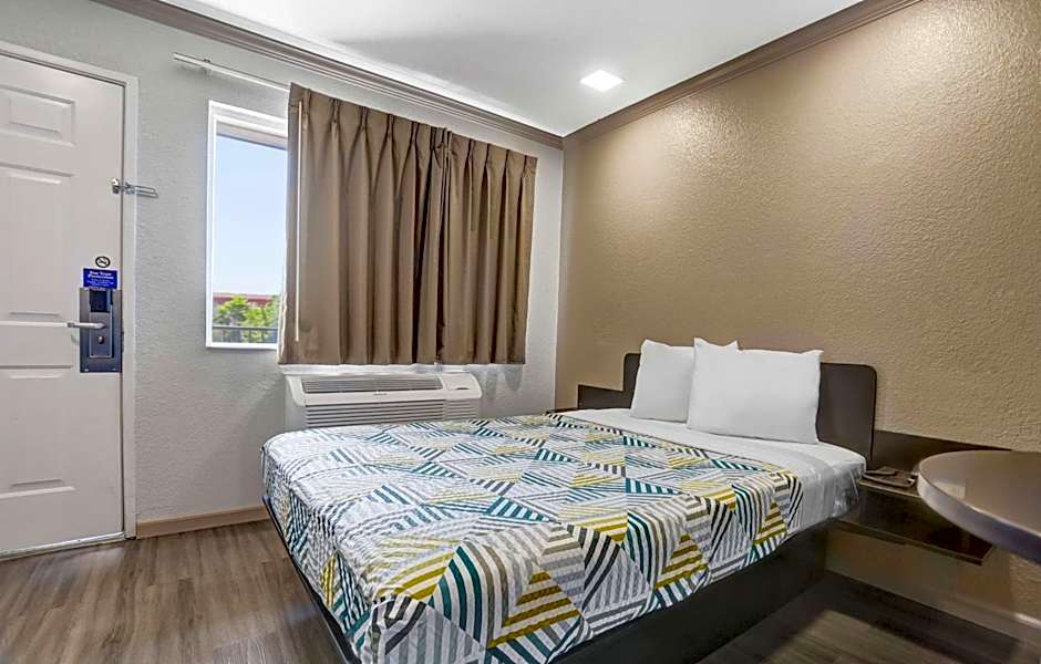 Motel 6-Red Bluff, CA