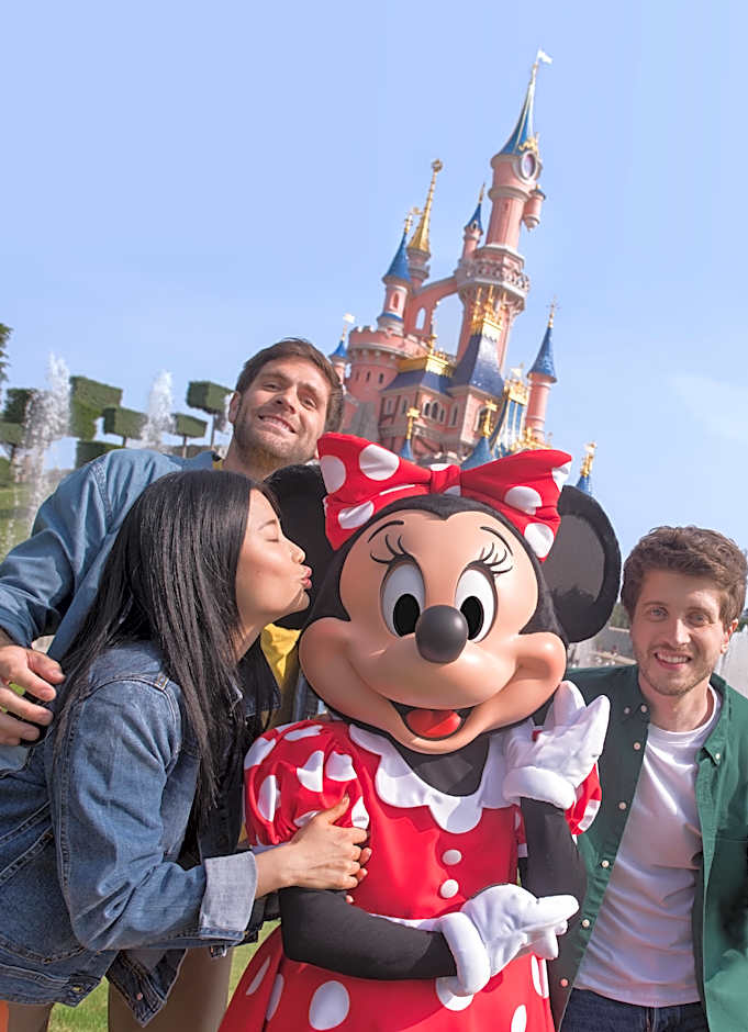 Disney Hotel Cheyenne + Tickets
