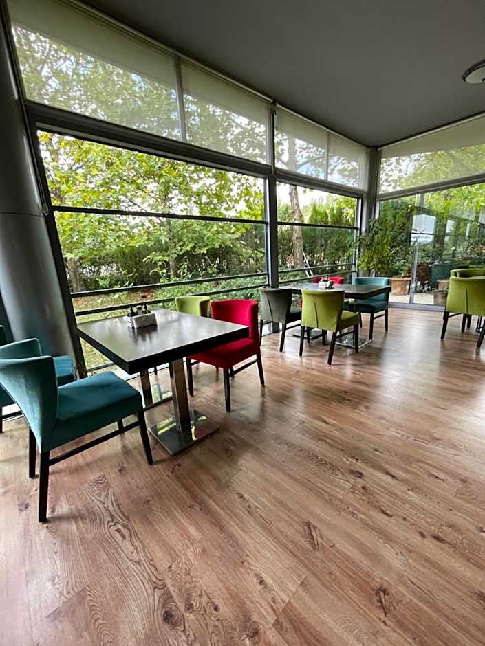 Terra Europe Brontes Hotel