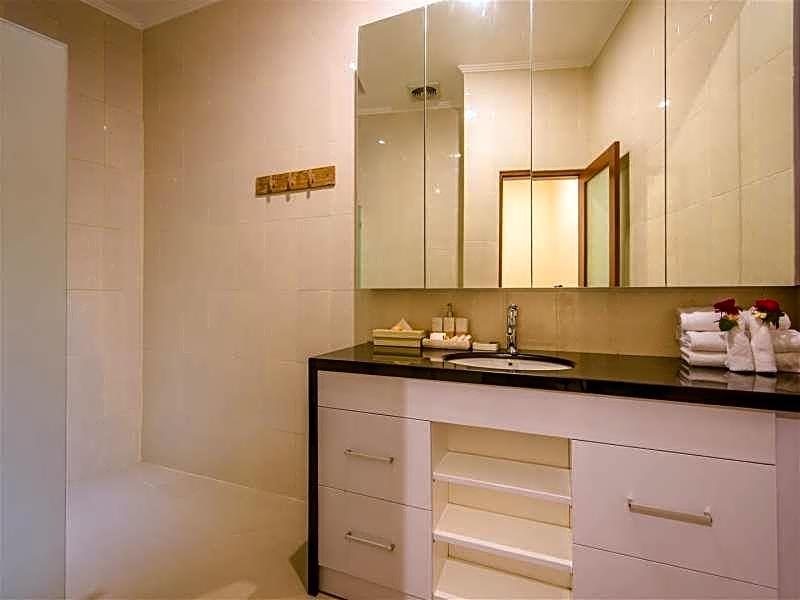 Villa Tepi Sungai