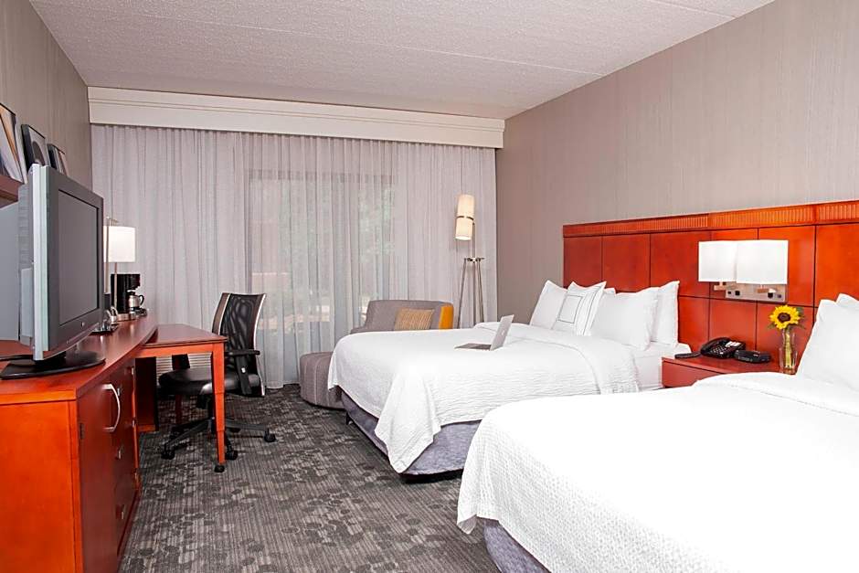 Photo 1 of 4 of 2 Queen Beds