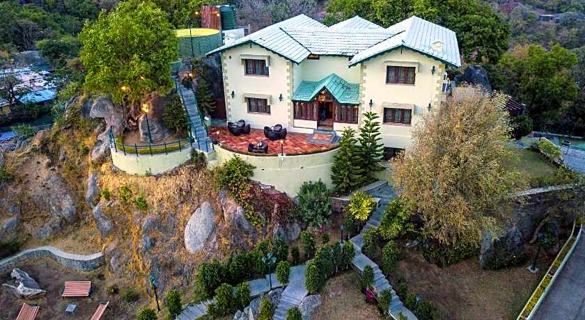 The Colonial Manek Manor by SAH