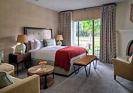 Fireplace Shangri-la Room with King Bed