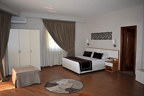 Superior Double Room with Sea View and Balcony