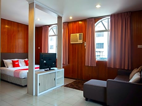 OYO 89577 Kristal Hotel
