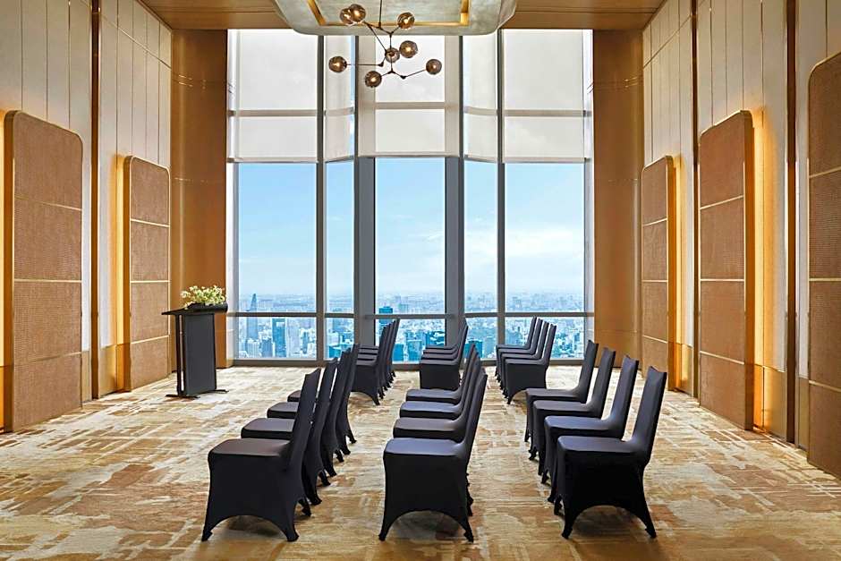 Vinpearl Landmark 81, Autograph Collection