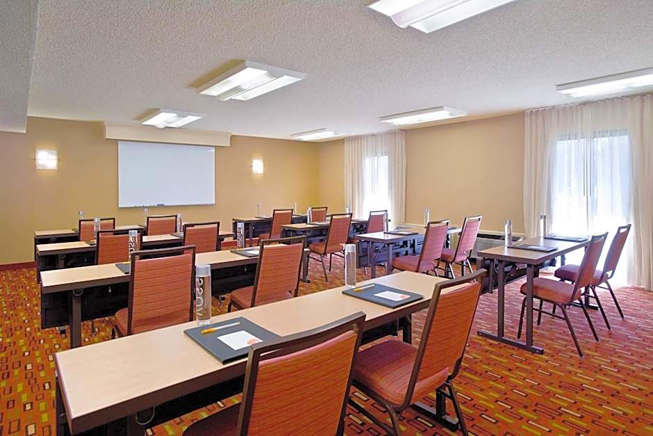 Courtyard by Marriott Fresno