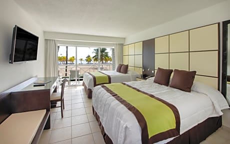 Superior Queen Room with Ocean View and Two Queen Beds, Non-Smoking
