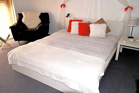 Deluxe One-Bedroom Suite