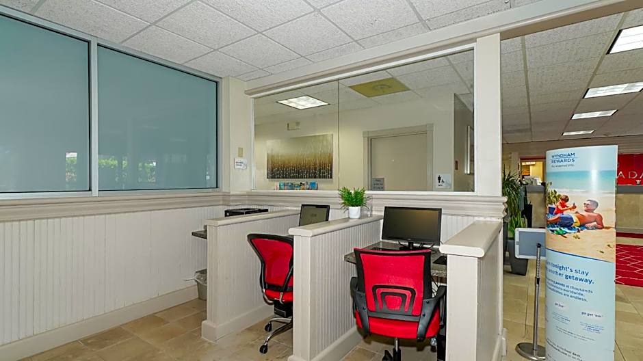 Sarasota Cay Club #612 - Heated Pool, Bunk Beds, Huge TV, Tiki Bar, More!