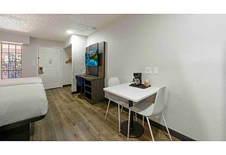 2 Queen Bed Mobility Accessible