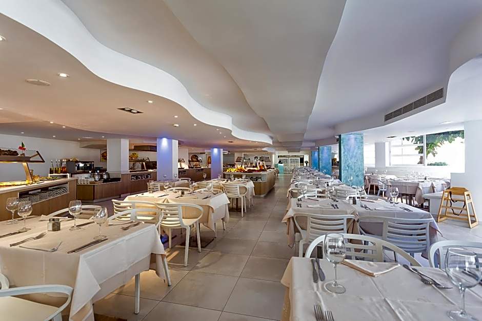 Fergus Style Cala Blanca Suites