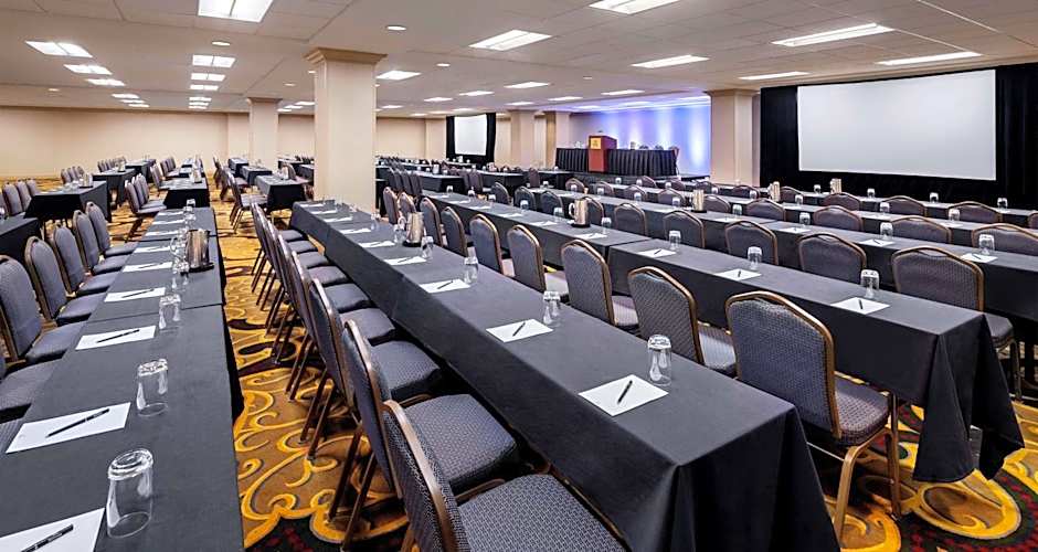 Hilton Indianapolis Hotel & Suites