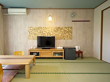 Japanese-Style Twin Room with No View
