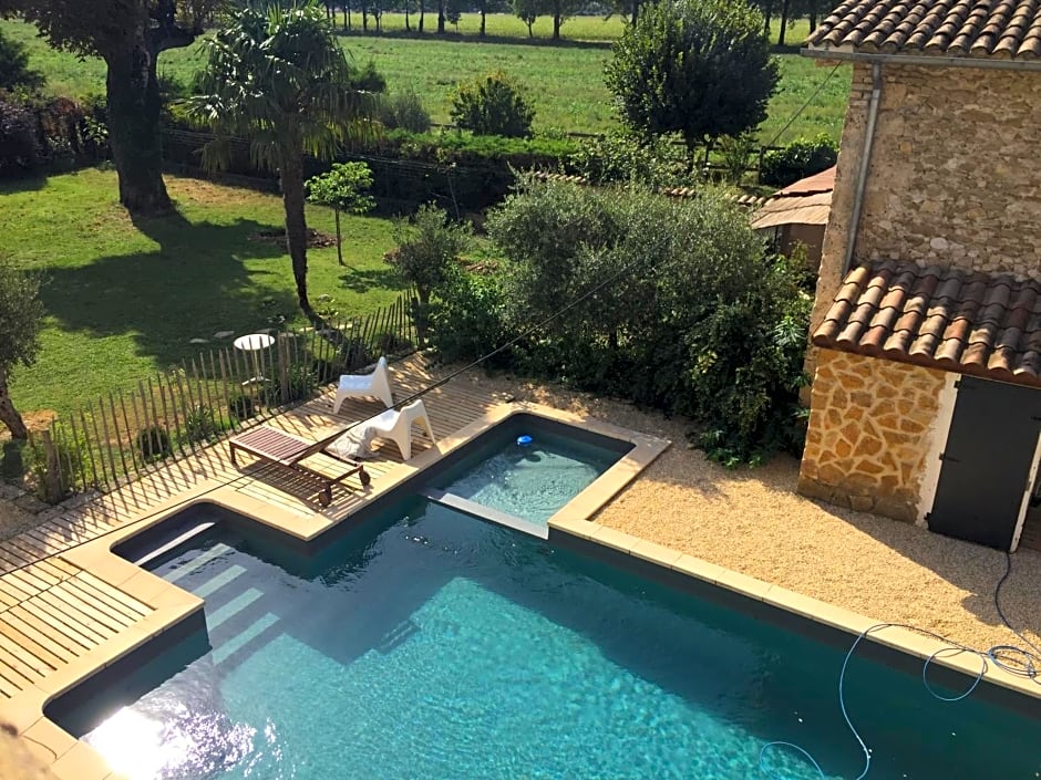 Ferme St Pierre gîte, pisc, repas, 2-3 personnes